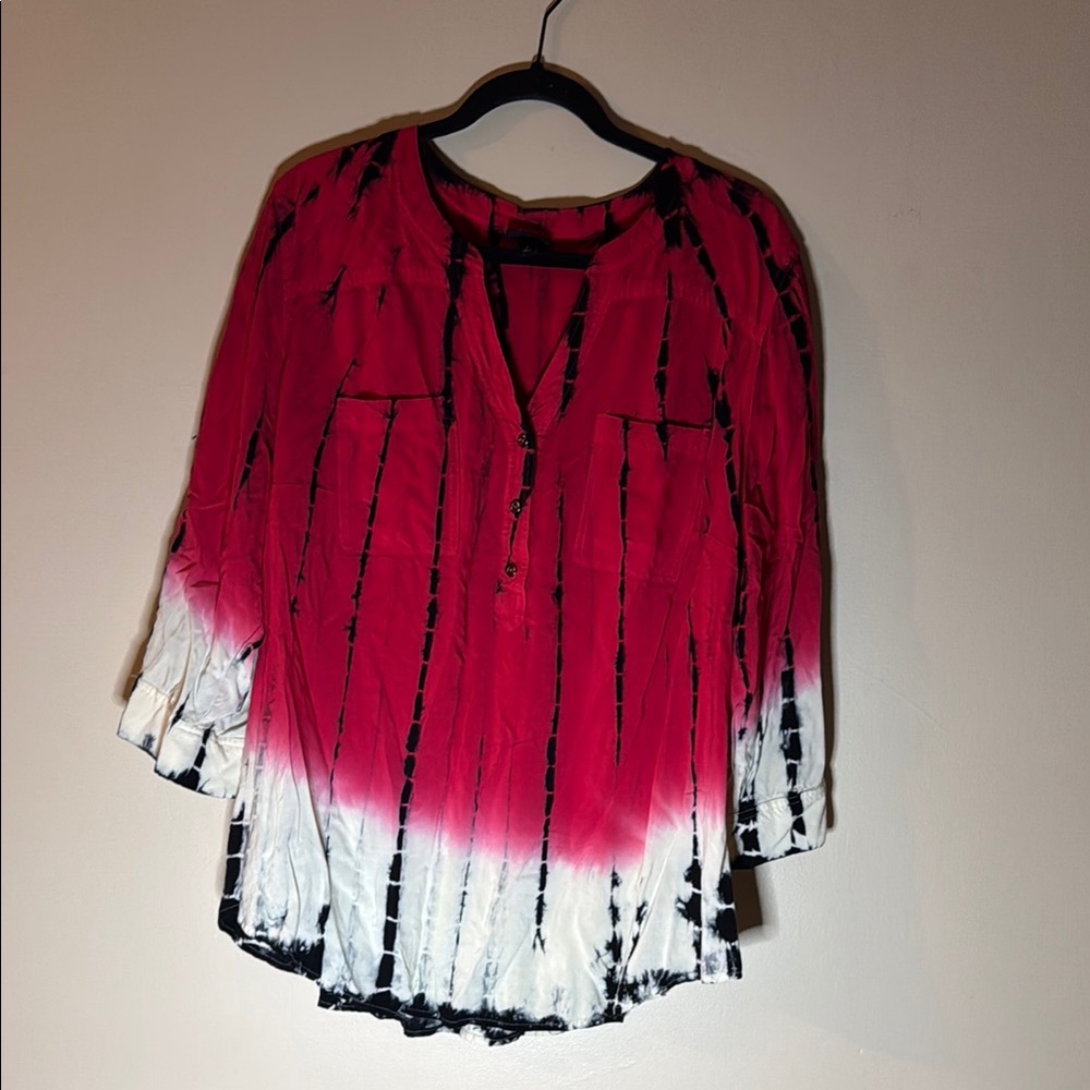 Torrid Women's Red and White Tie-Dye Top
